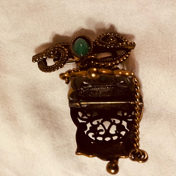 Rare vintage filigree purse brooch brass with green stone - Picture 3 of 3